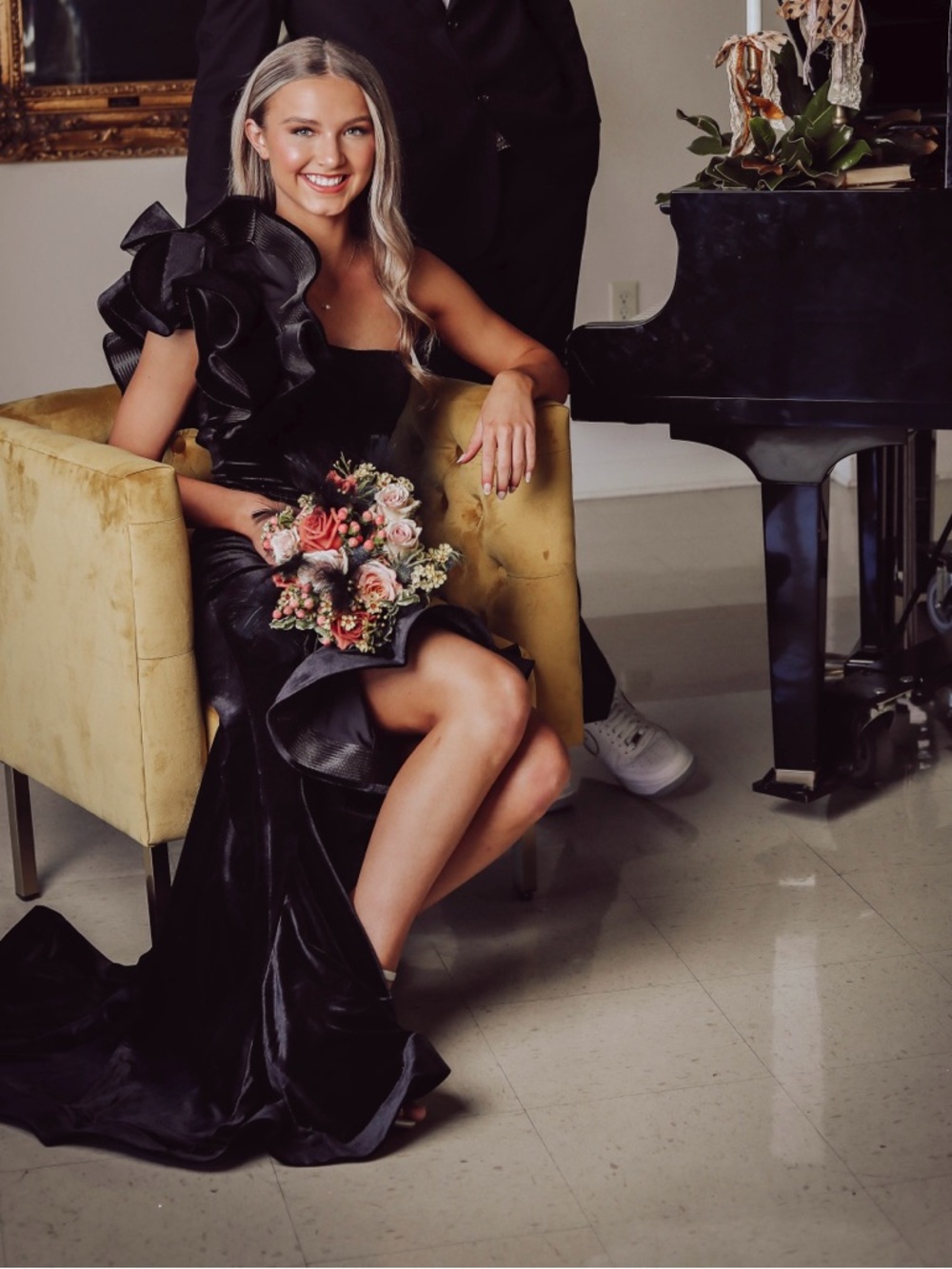 Elegant Black One-Shoulder Ruffle Evening Gown